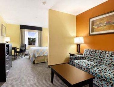 Days Inn & Suites By Wyndham Russellville Bilik gambar